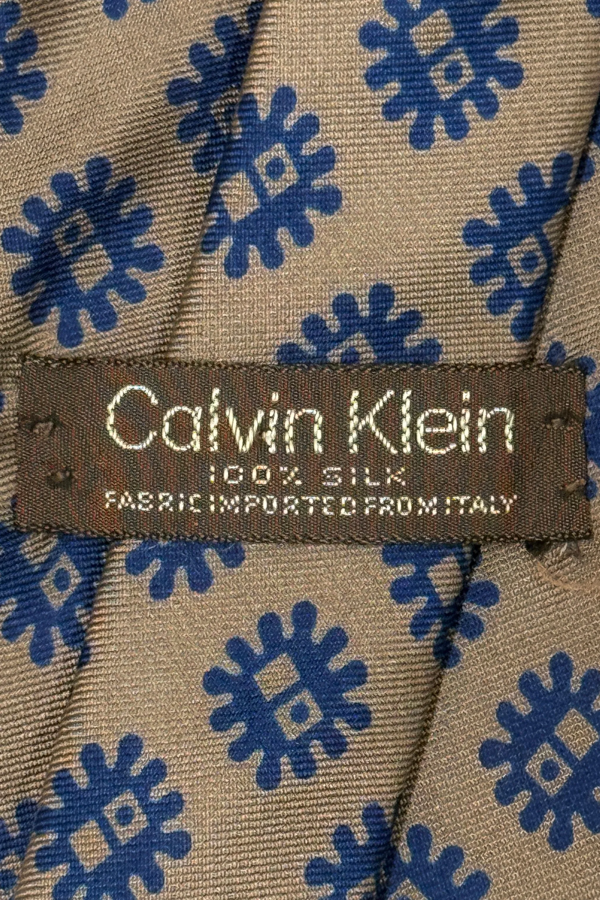 1970’S CALVIN KLEIN MADE IN USA 100% ITALIAN SILK PATTERNED HANDMADE TIE