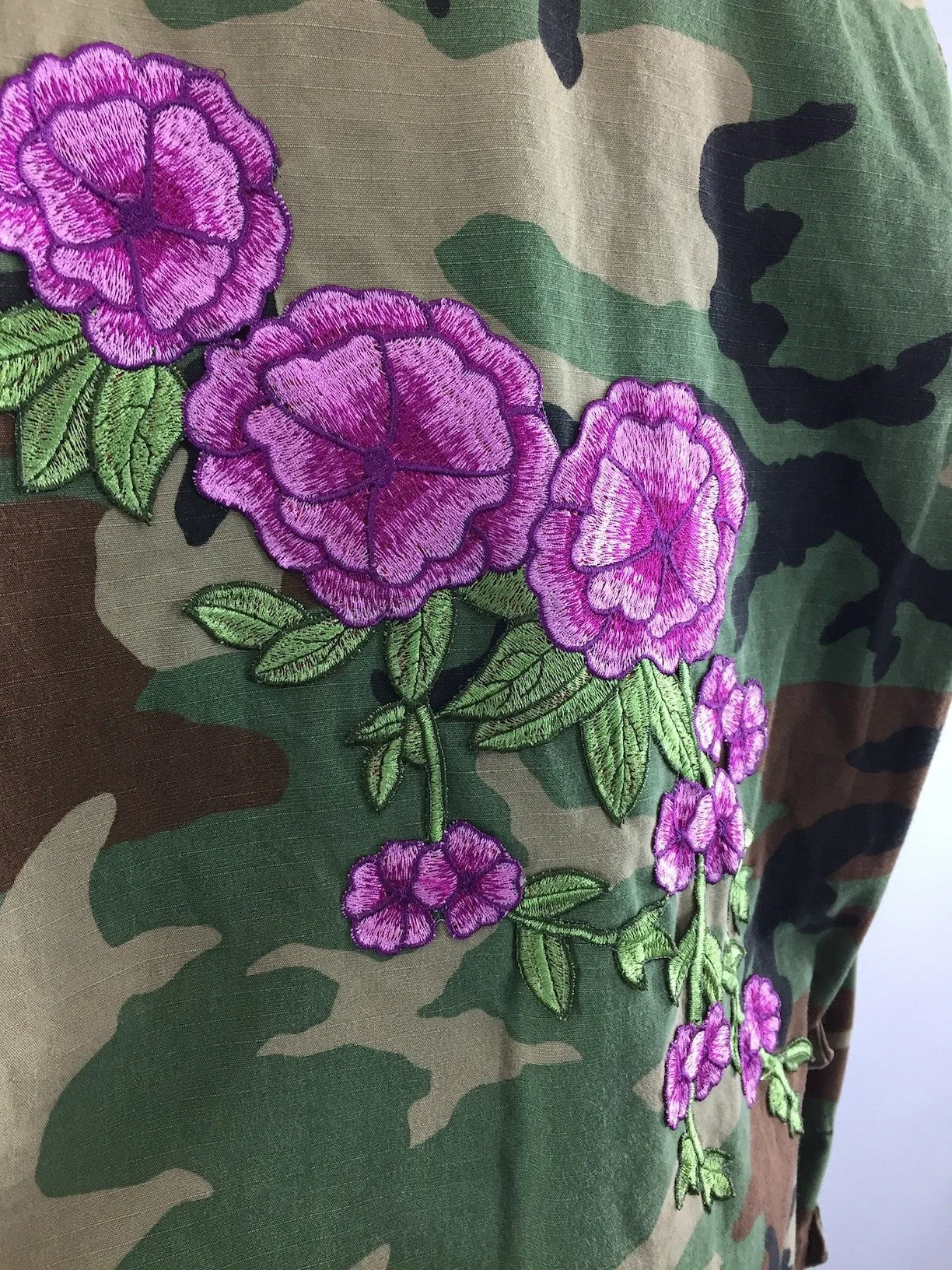 Vintage Air Force Embroidered Camouflage Jacket / Magenta Pink Floral Embroidery Camo